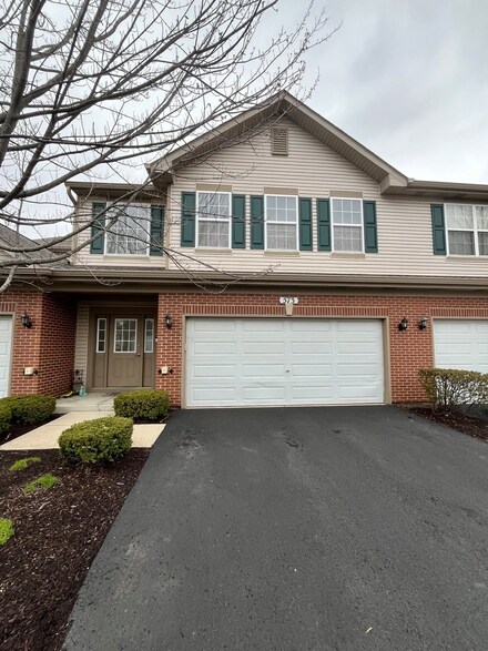 573 N Red Deer Rd Unit 430102, Round Lake, IL 60073