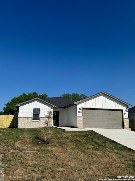 2100 Owens Ave, Three Rivers, TX 78071
