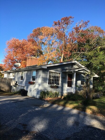 21 Sichols Colony Rd, Wales, MA 01081