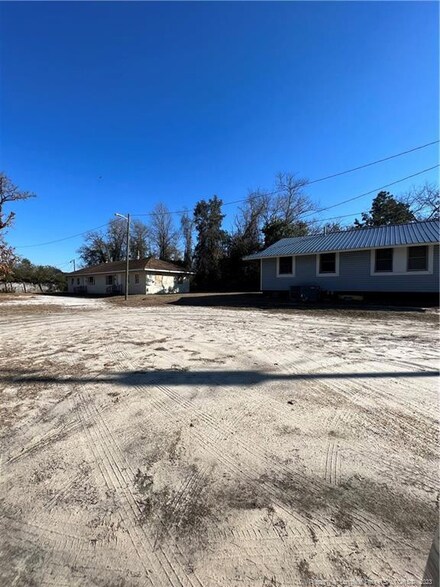 123 S 6th St, Spring Lake, NC 28390
