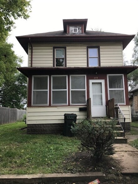 419 Bratnober St, Waterloo, IA 50703