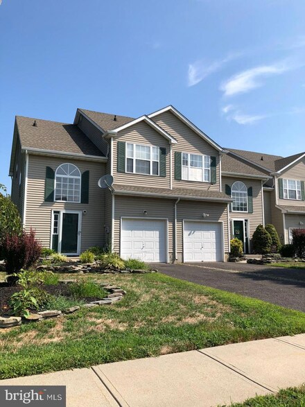 4 Fawn Ct, Lumberton, NJ 08048