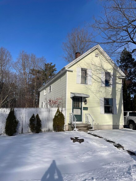 3 Charles St, Augusta, ME 04330