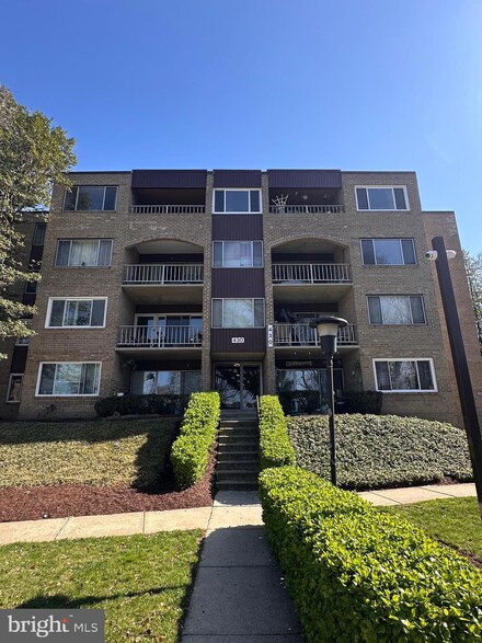 430 Girard St Unit T1, Gaithersburg, MD 20877