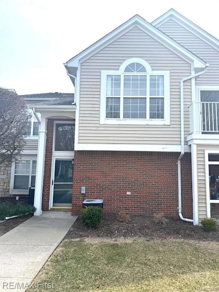 4257 Berkshire Dr, Sterling Heights, MI 48314