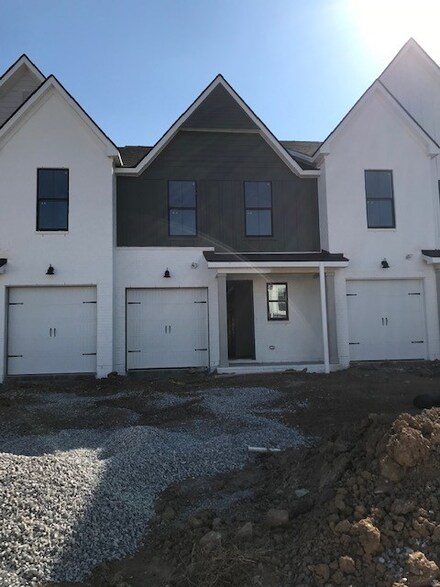 3041 Inman Dr, Thompson's Station, TN 37179