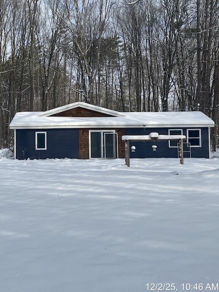 1173 E Lake Dr SE, Kalkaska, MI 49646