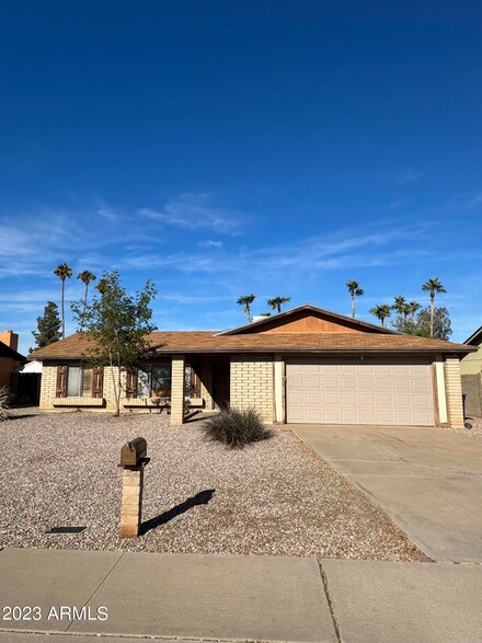 1132 W Manhatton Dr, Tempe, AZ 85282