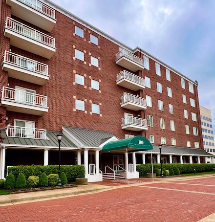 100 NW 1st St Unit 205, Evansville, IN 47708