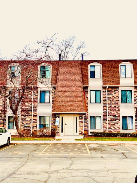 219 W Court of Shorewood Unit 1A, Vernon Hills, IL 60061