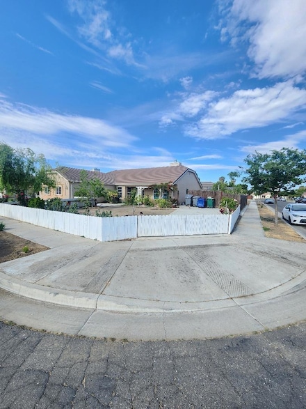 755 Windsor Ct, Los Banos, CA 93635
