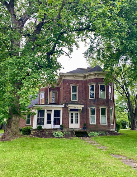257 E Sandusky St, Mechanicsburg, OH 43044