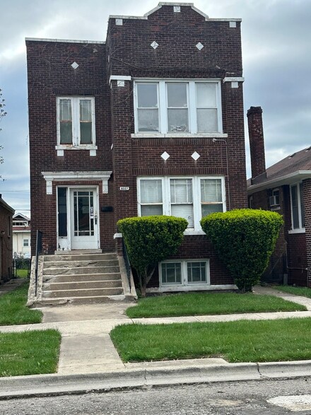 8327 S Crandon Ave, Chicago, IL 60617