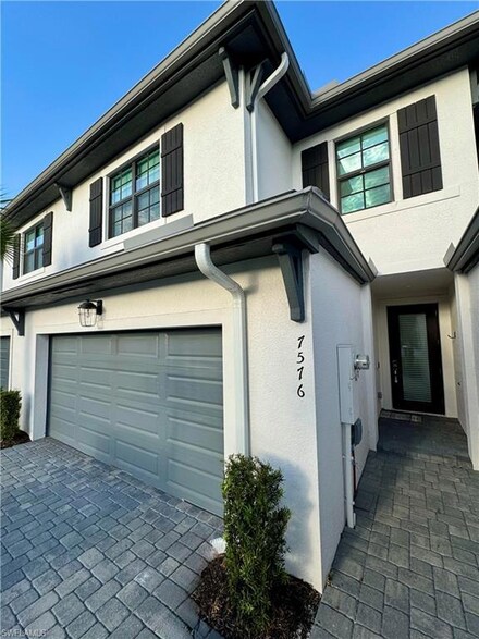 7576 Carnegie Way, Naples, FL 34119