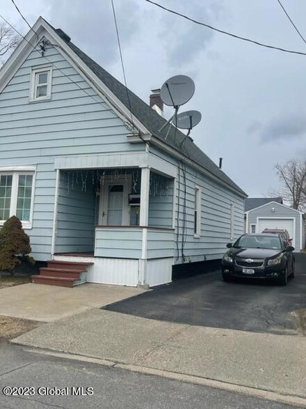 121 Odell St, Schenectady, NY 12304