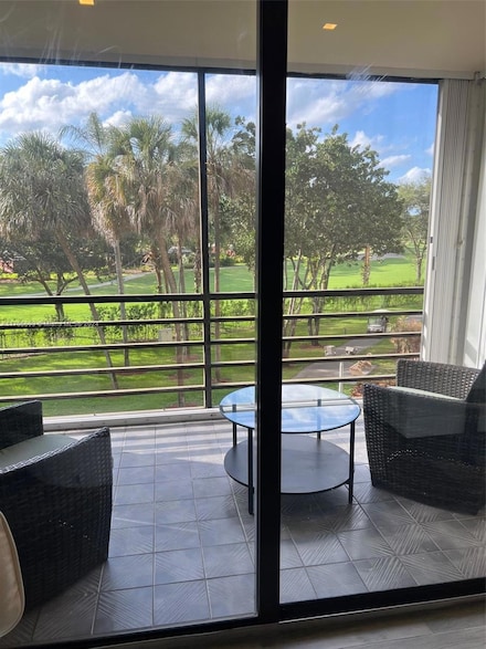 1400 Saint Charles Place Unit 323, Pembroke Pines, FL 33026