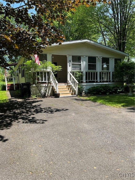 361 Aspen Dr, Utica, NY 13502