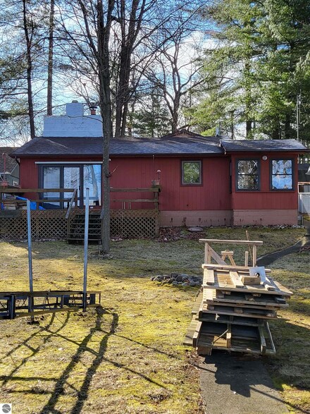 3189 Alcott Dr, Lupton, MI 48635