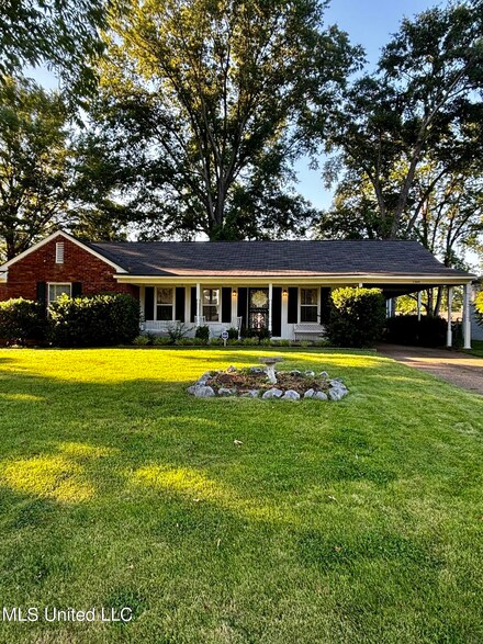 1564 Ticonderoga Dr, Southaven, MS 38671