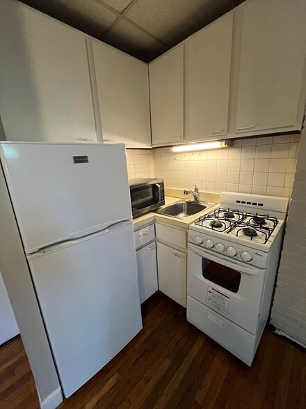 120 Charles St Unit 10, Boston, MA 02114