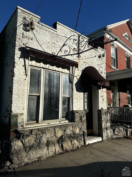 22 W Bridge St, Catskill, NY 12414