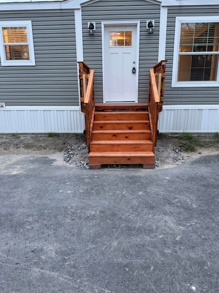 15 Darlene Ln, Litchfield, NH 03052