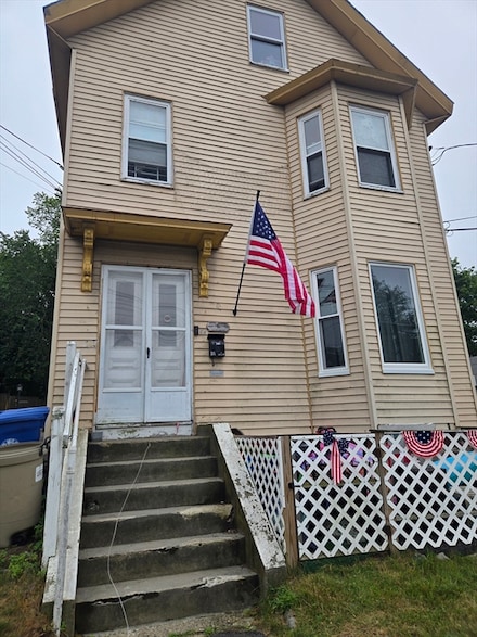 36 Richardson St Unit Rear, Wakefield, MA 01880