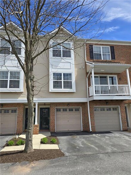 7090 Pioneer Dr, Macungie, PA 18062