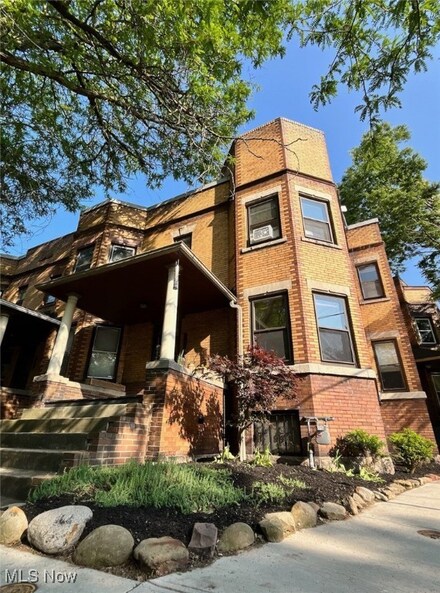 4617 Franklin Blvd, Cleveland, OH 44102