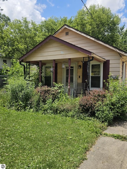 1318 Knapp Ave, Flint, MI 48503