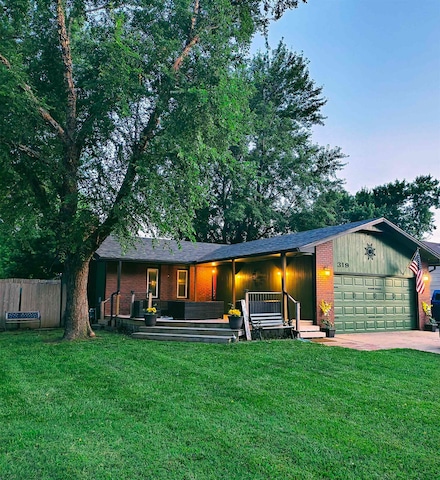 319 Sandalwood Dr, Haysville, KS 67060