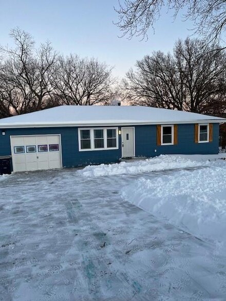 3829 Laurel Ave, Kansas City, MO 64133