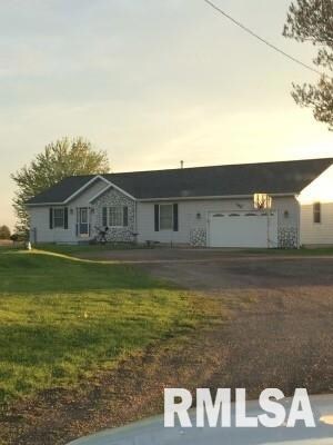23238 210th Ave, Davenport, IA 52807