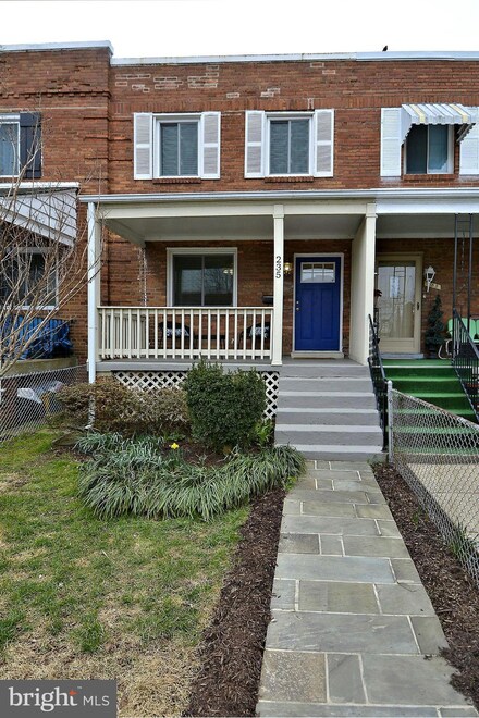 235 Lynnhaven Dr, Alexandria, VA 22305