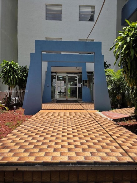 5050 NW 7th St Unit PH14, Miami, FL 33126
