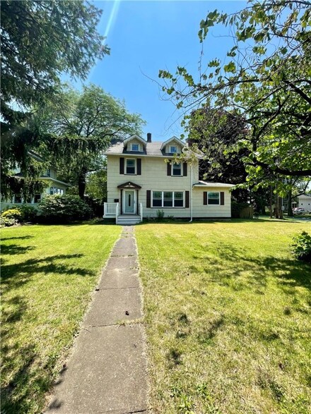 5 Abington Rd, Rochester, NY 14622