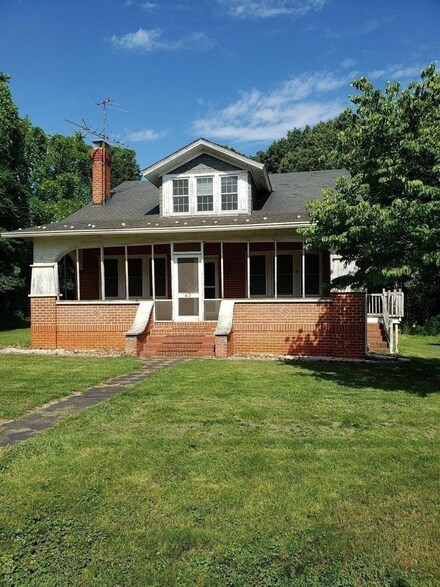43 Bersch Ln, Arvonia, VA 23004