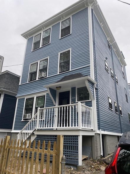 204 Banks St Unit 1, Cambridge, MA 02138