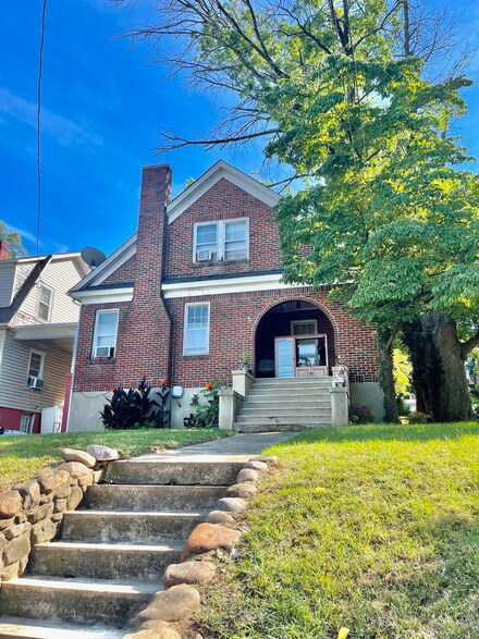 601 Riverland Rd SE, Roanoke, VA 24014