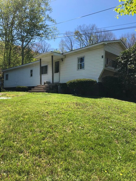 1741 Scott Rd, Olyphant, PA 18447