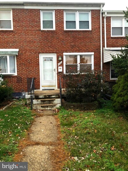 4446 Scotia Rd, Halethorpe, MD 21227
