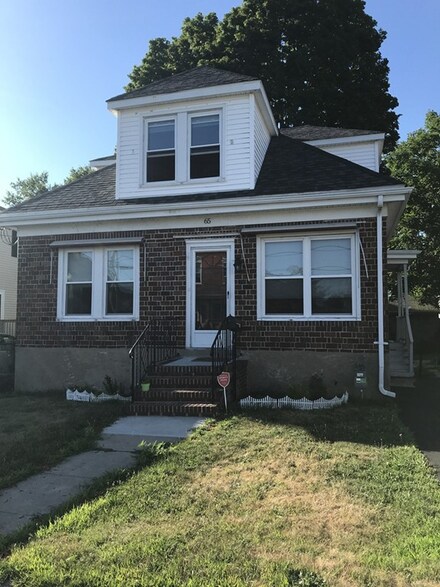 65 Slocum St, Acushnet, MA 02743