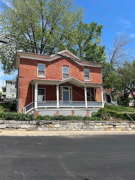 519 W Frederick St, Staunton, VA 24401