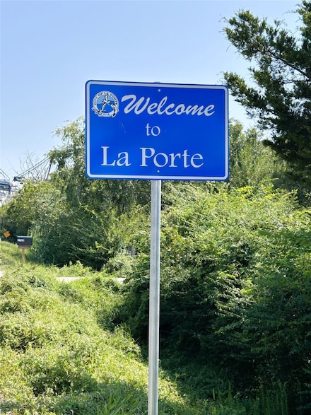 302 Shore Acres Blvd, La Porte, TX 77571