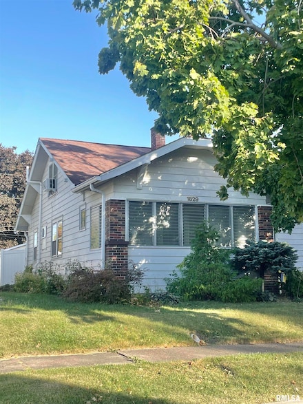 1829 42nd St, Rock Island, IL 61201
