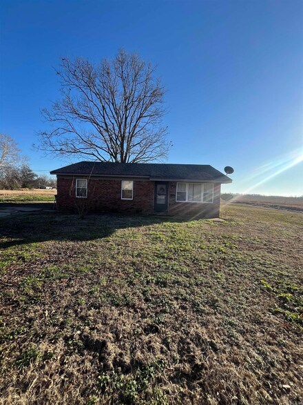 728 Arkansas St, Earle, AR 72331