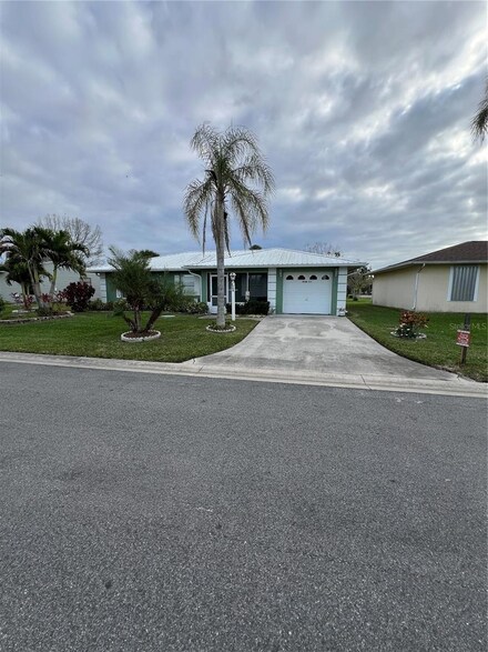 4948 SE 43rd St, Okeechobee, FL 34974