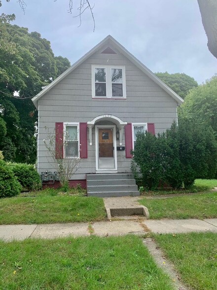 1692 McGraft St, Muskegon, MI 49441
