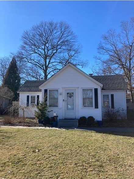 24 Circuit Rd, Bellport, NY 11713