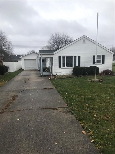 718 Maple St, Tipton, IN 46072